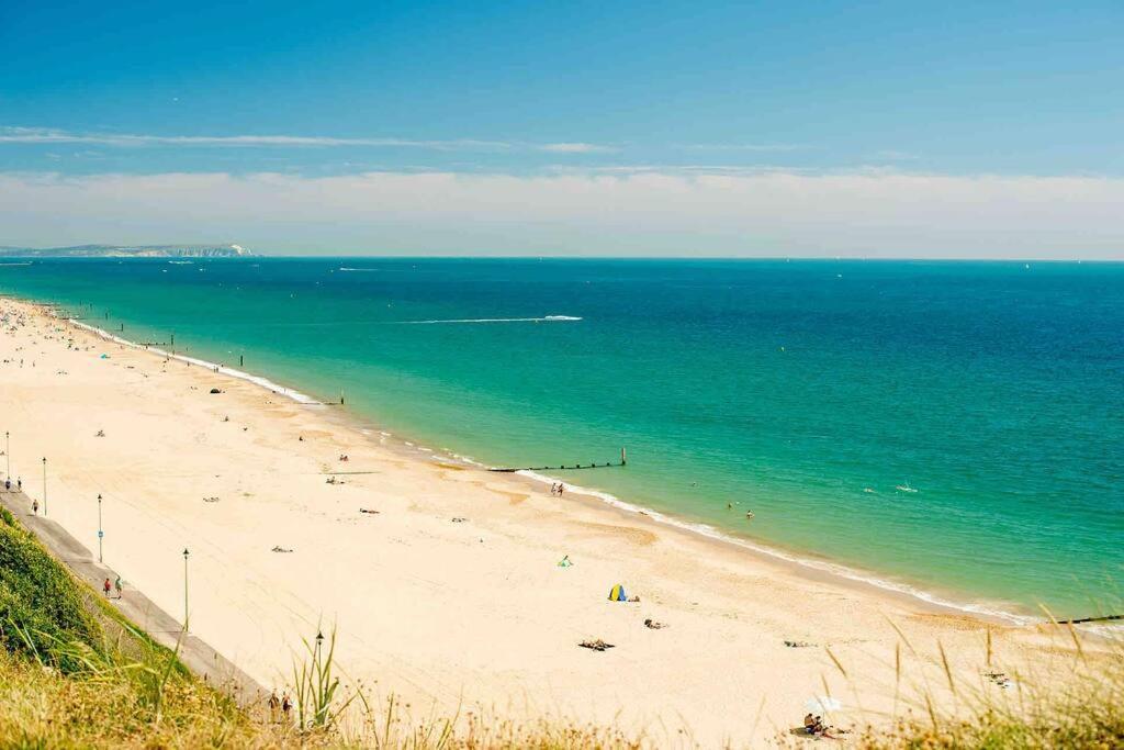 Spacious 4 Bed Rooms, Parking, Garden And Near Parks, Beaches And University Bournemouth Eksteriør bilde