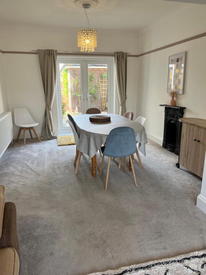 Spacious 4 Bed Rooms, Parking, Garden And Near Parks, Beaches And University Bournemouth Eksteriør bilde