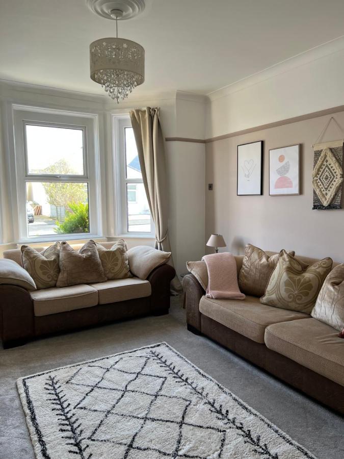 Spacious 4 Bed Rooms, Parking, Garden And Near Parks, Beaches And University Bournemouth Eksteriør bilde