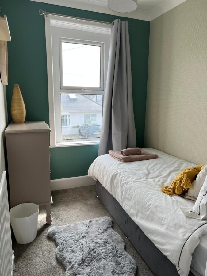 Spacious 4 Bed Rooms, Parking, Garden And Near Parks, Beaches And University Bournemouth Eksteriør bilde